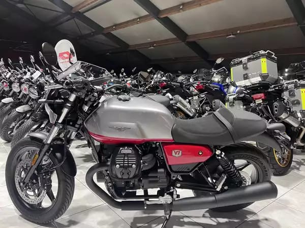 Moto Guzzi V 7 CORSA - Photo 3