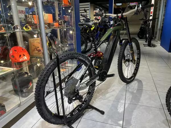 Fantic XXF 2.0 FACTORY Öhlins 720Wh, 29''-27,5'', freins 4 pistons, 90 Nm - Photo 2