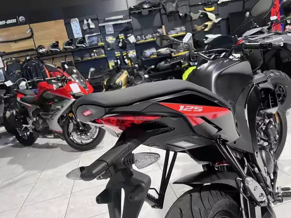 Aprilia Tuono 125 - Photo 2