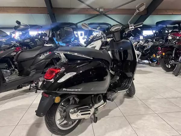 Vespa Primavera 50 - Photo 2