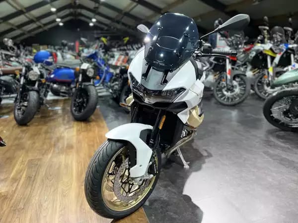 Moto Guzzi V 100 - Photo 2