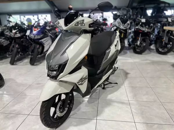 Suzuki Avenis 125 125 - Photo 2