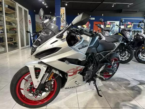 Suzuki GSX 8R - Photo 2