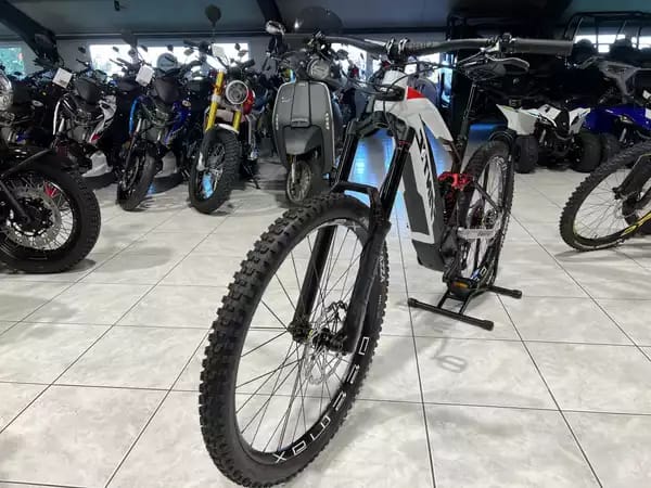 Fantic XEF 1.9 RACE L 720Wh, 29''-27,5'', freins 4 pistons, 90 Nm - Photo 2