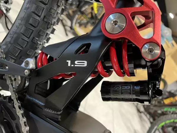 Fantic XEF 1.9 RACE L 720Wh, 29''-27,5'', freins 4 pistons, 90 Nm - Photo 3