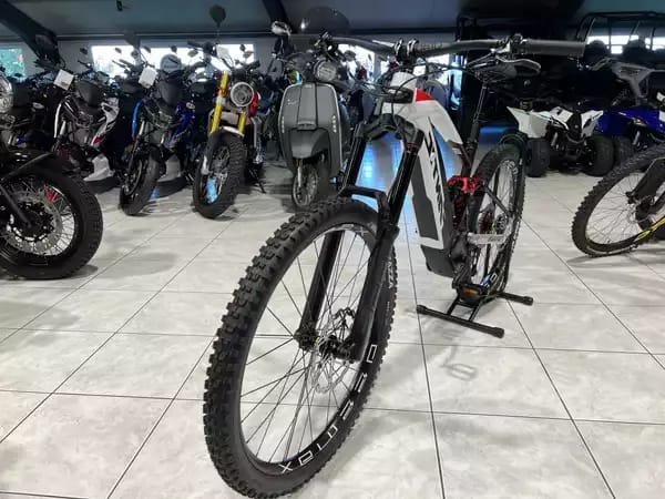 Fantic XEF 1.9 RACE L 720Wh, 29''-27,5'', freins 4 pistons, 90 Nm - Photo 2