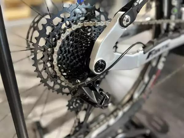 Fantic XXF 2.0 FACTORY 720Wh, 29''-27,5'', freins 4 pistons, 90 Nm - Photo 3