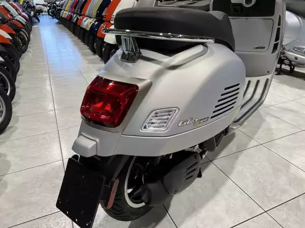 Vespa GTS Super Tech 125 Grigio entusiasta matt - Photo 2