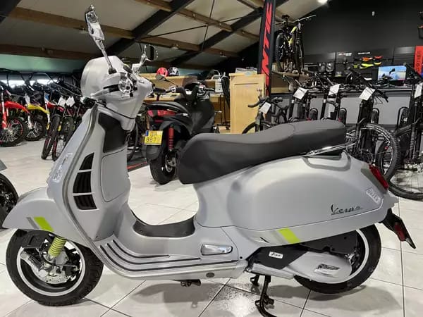 Vespa GTS Super Tech 125 Grigio entusiasta matt - Photo 3