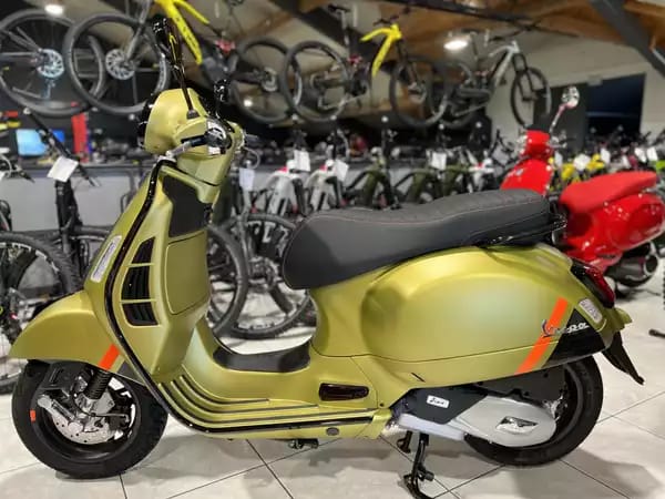 Vespa GTS Super Sport 300 - Photo 3