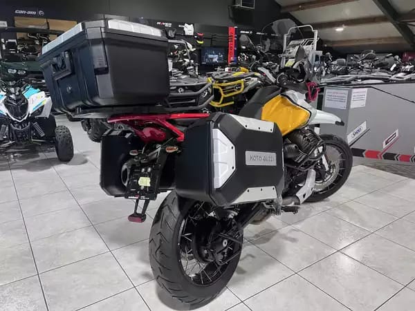 Moto Guzzi V 85 TT Evocative Jaune - Photo 2