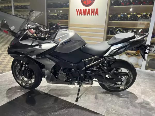 Suzuki GSX-S 1000GT - Photo 3