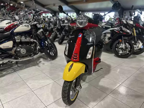 Vespa Primavera 50 Mickey Mouse Edition 4T  classe B 45 Km/h - Photo 2