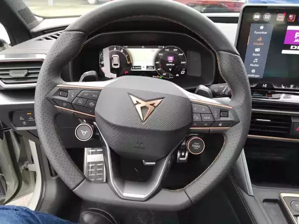 Cupra Leon 2.0 TSi DSG 333  4DRIVE - Photo 3