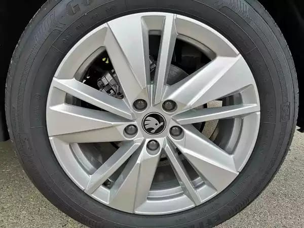 Skoda Karoq 1.5 TSi 150 DSG SELECTION - Photo 3