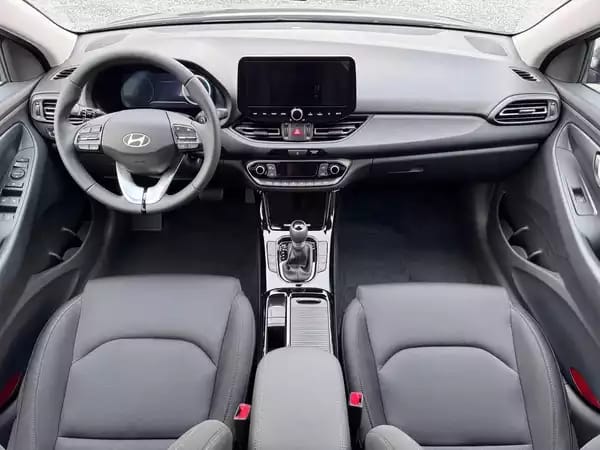 Hyundai i30 1.5 T-GDI 140 DCT Trend + - Photo 3