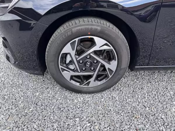 Hyundai i30 1.5 T-GDI 140 DCT Trend + - Photo 2