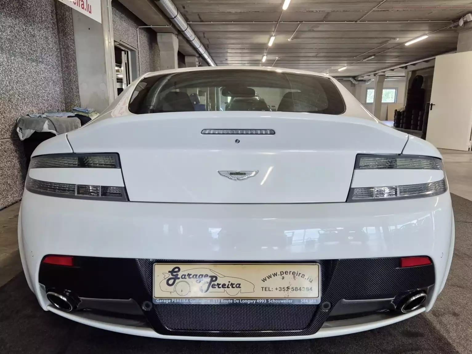 Aston Martin V8 Vantage EUROPA CARBON CUIR NAVI - Photo 1