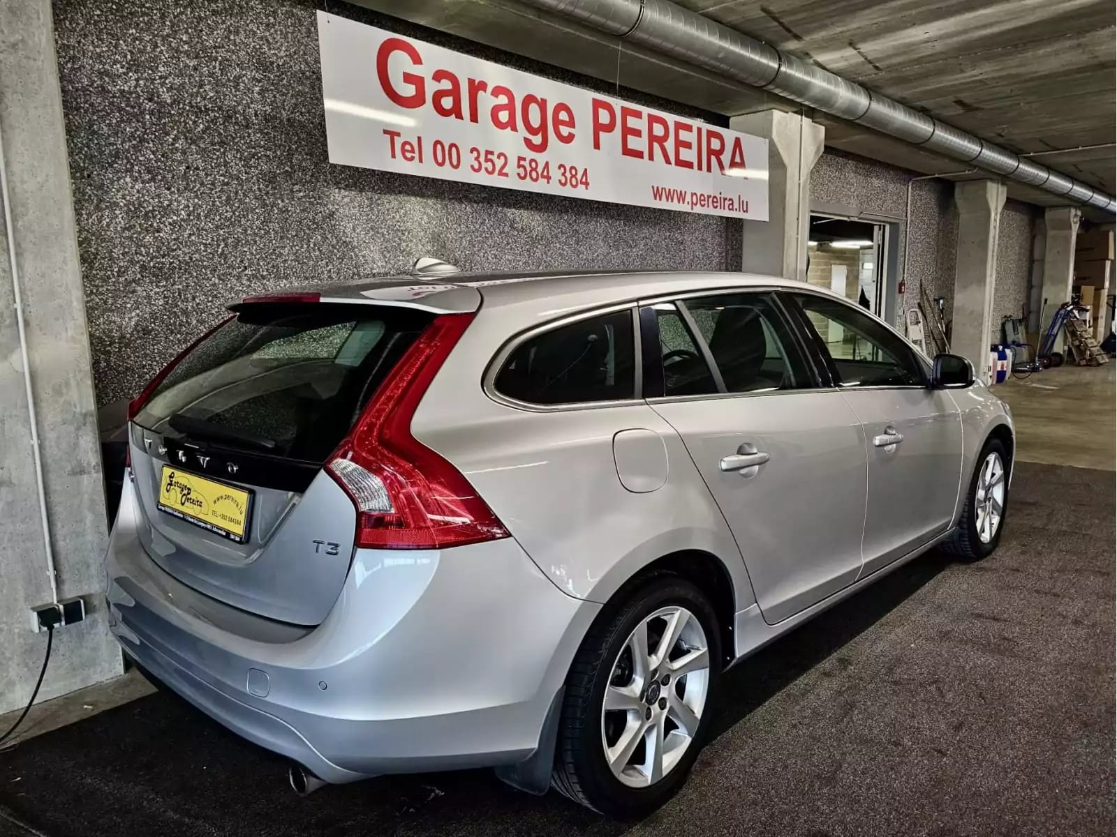 Volvo V60 T3 AUTO NAVI - Photo 1