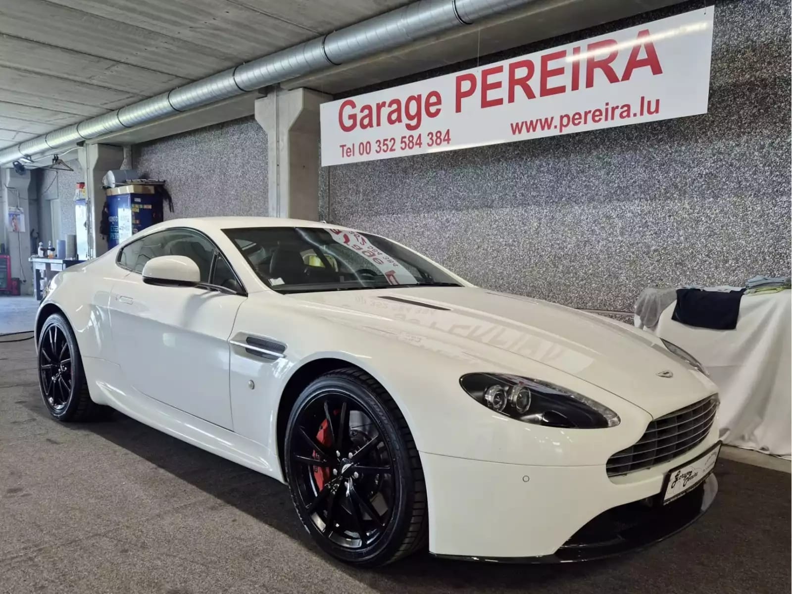 Aston Martin V8 Vantage EUROPA CARBON CUIR NAVI - Photo 1