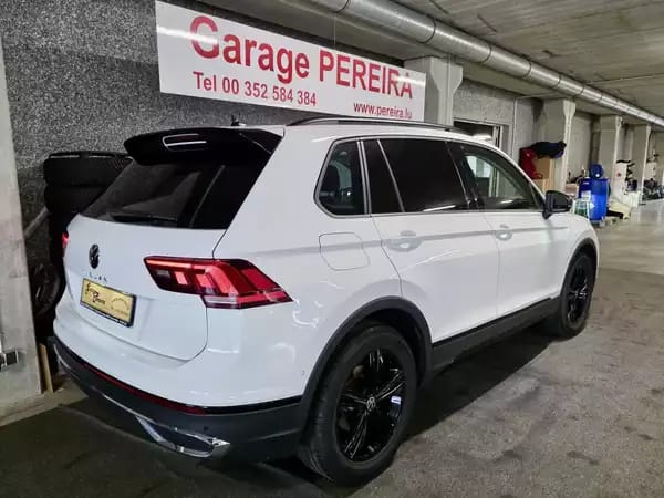 Volkswagen Tiguan 1.5 TSI 150 URBAN SPORT VIRTUAL HEAD UP HARMAN KARDON CUIR NAVIC 1 HAND - Photo 2