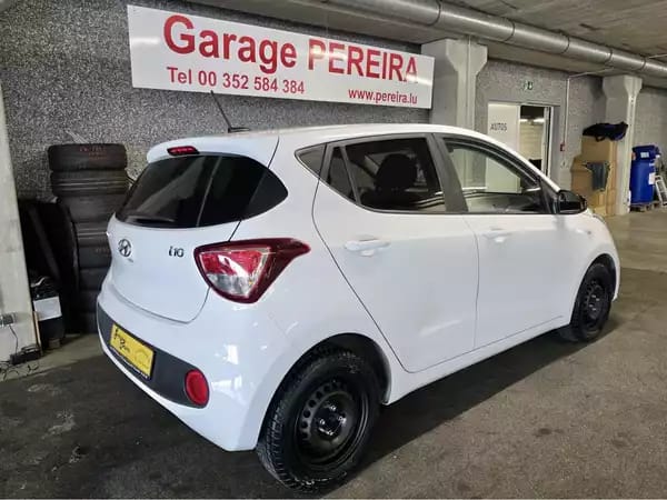 Hyundai i10 1.0 AUTO CLIM NAVI - Photo 2