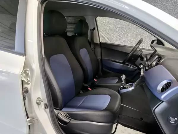 Hyundai i10 1.0 AUTO CLIM NAVI - Photo 3