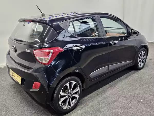 Hyundai i10 1.2 1 HAND - Photo 2