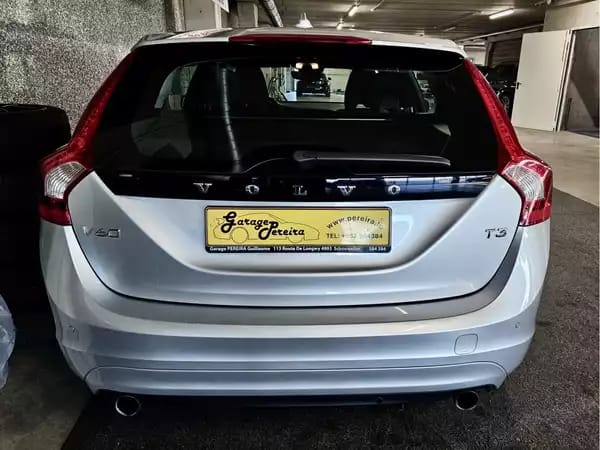 Volvo V60 T3 AUTO NAVI - Photo 2