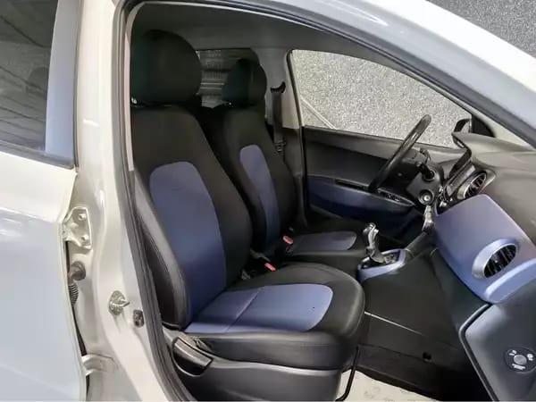 Hyundai i10 1.0 AUTO CLIM NAVI - Photo 3