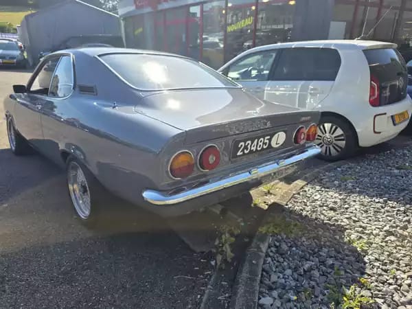 Opel Manta 1.9 - Photo 3