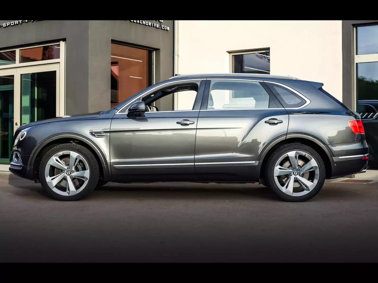 Bentley Bentayga 4.0 V8 550 4WD BVA – ANTHRACITE METALLIC – MULLINER SPECIFICATION - Photo 1
