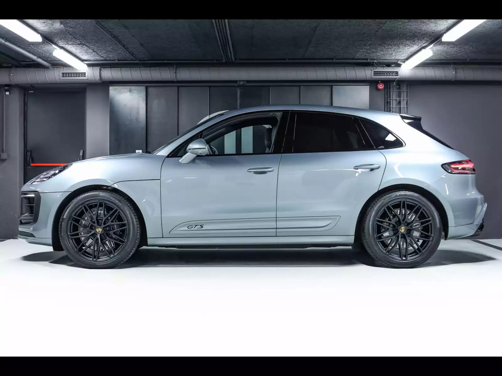 Porsche Macan III GTS PDK – DOLOMITSILVER METALLIC - Photo 1