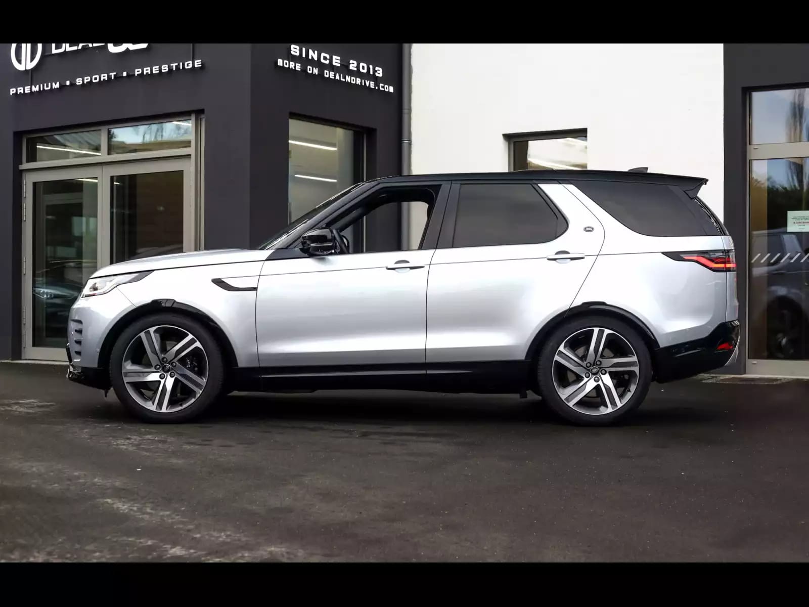 Land Rover Discovery 3.0 D300 MHEV METROPOLITAN EDITION AWD - Photo 1