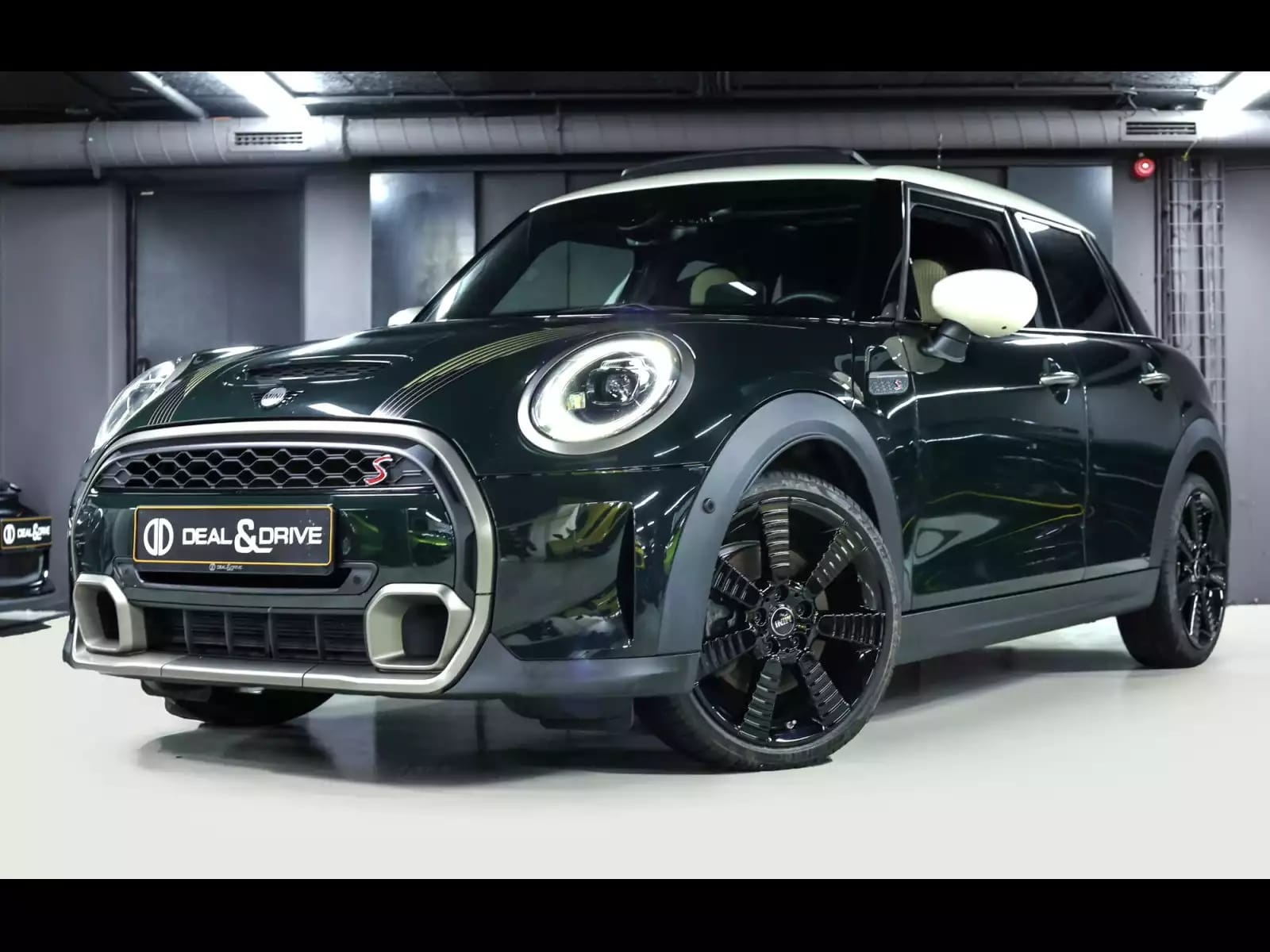 MINI Cooper S 5 PORTES AUTO RESOLUTE EDITION – REBEL GREEN - Photo 1