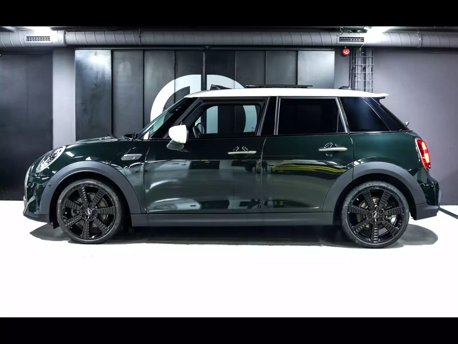 MINI Cooper S 5 PORTES AUTO RESOLUTE EDITION – REBEL GREEN - Photo 1