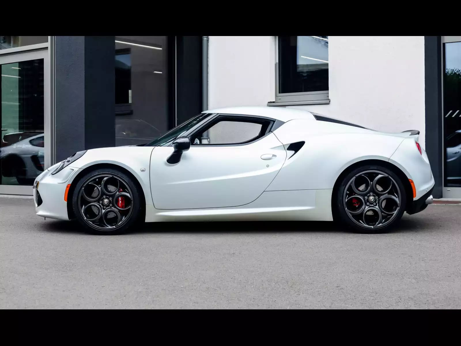 Alfa Romeo 4C COUPE – LAUNCH EDITION – 1 OF 500 - Photo 1