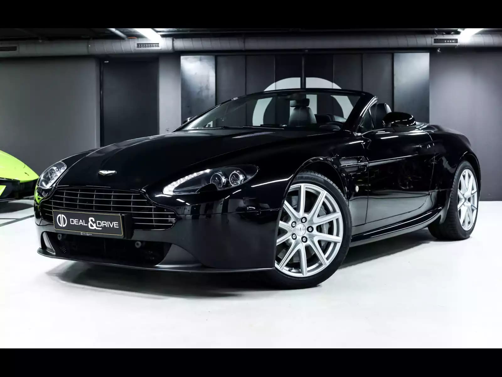Aston Martin V8 Vantage ROADSTER 4.7 436 MANUAL 6 - Photo 1