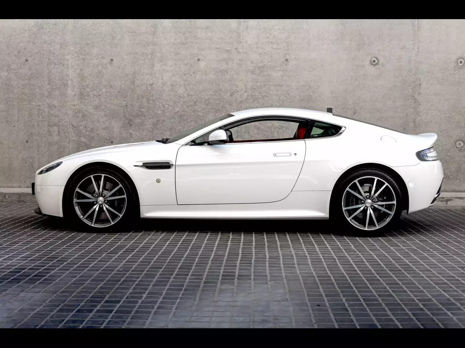 Aston Martin V8 Vantage S COUPE SPORTSHIFT II - Photo 1