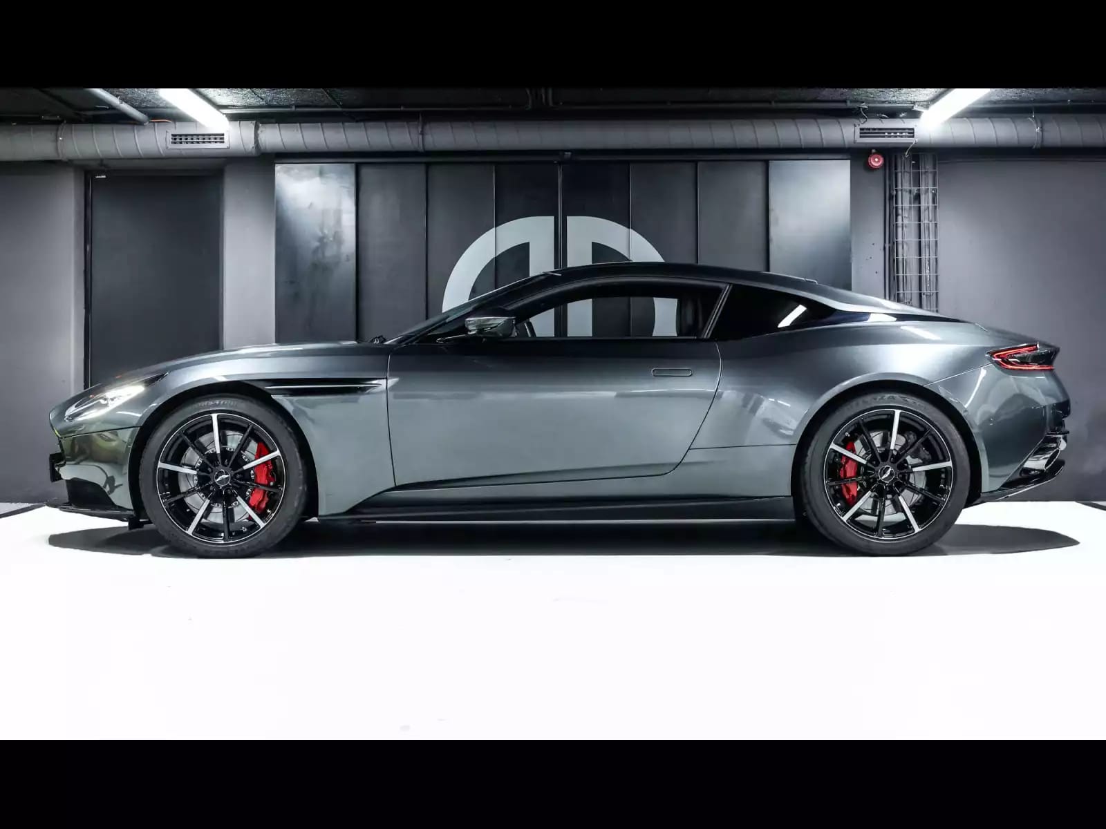 Aston Martin DB11 5.2 V12 COUPE (639 CH) – MAGNETIC SILVER – WARRANTY 04/2027 - Photo 1