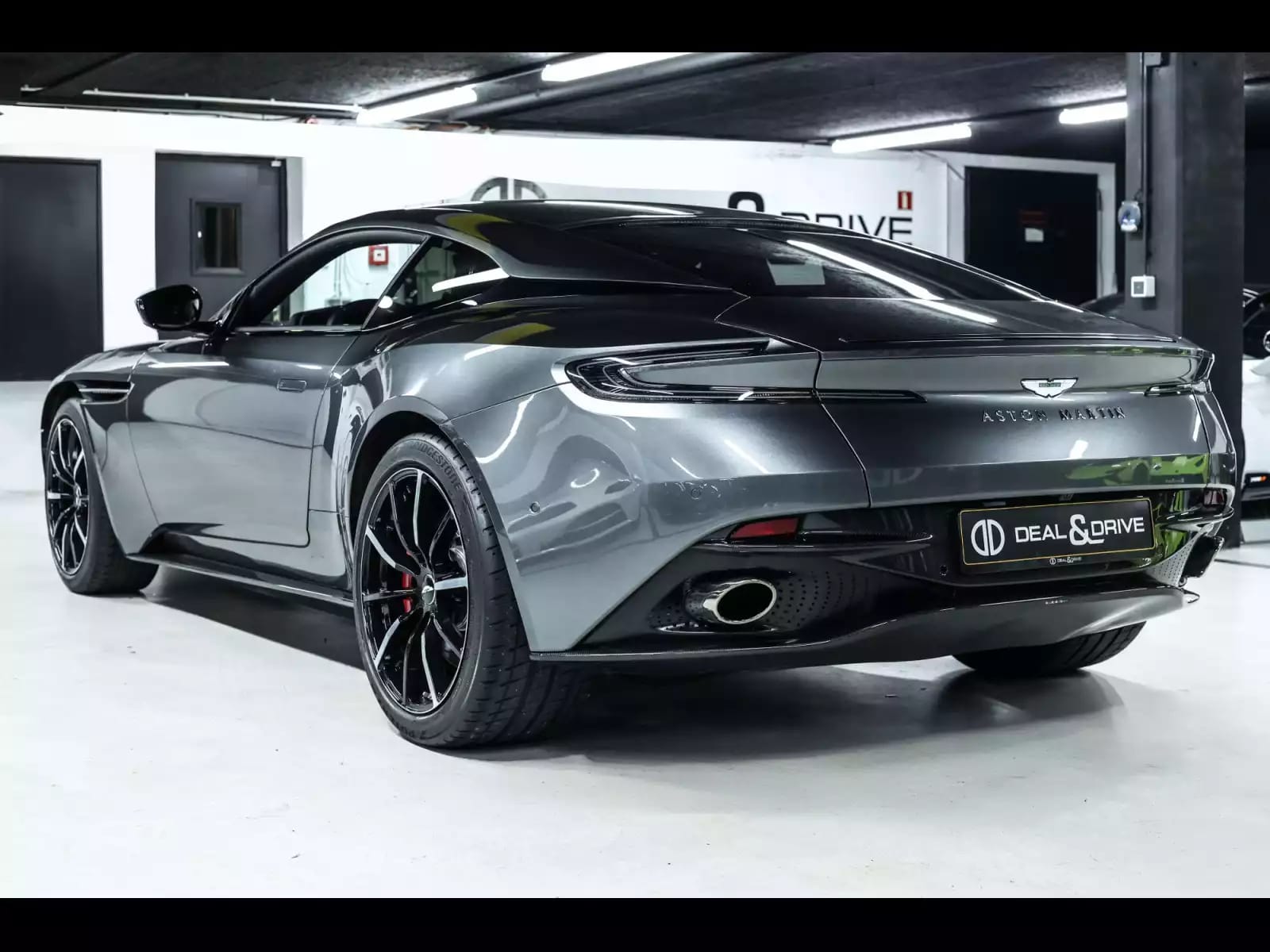 Aston Martin DB11 5.2 V12 COUPE (639 CH) – MAGNETIC SILVER – WARRANTY 04/2027 - Photo 1