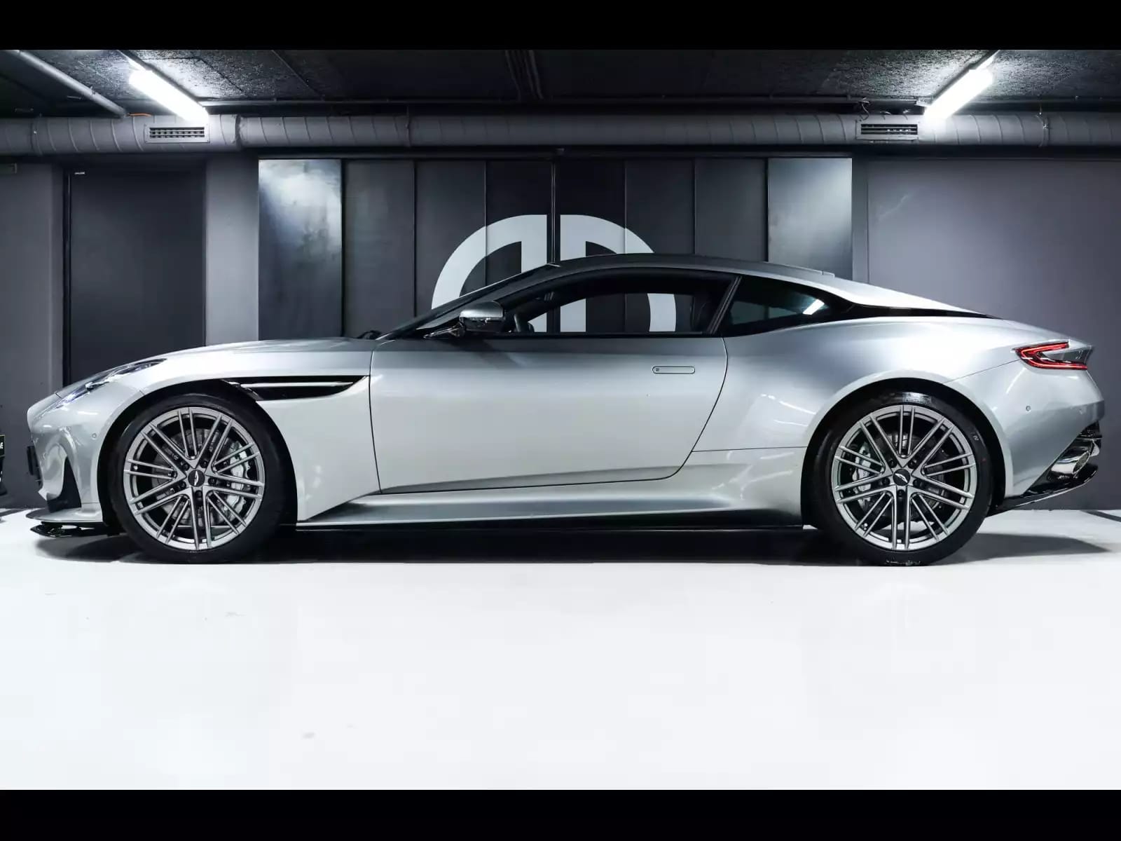 Aston Martin DB12 COUPE 4.0 V8 BITURBO - Photo 1