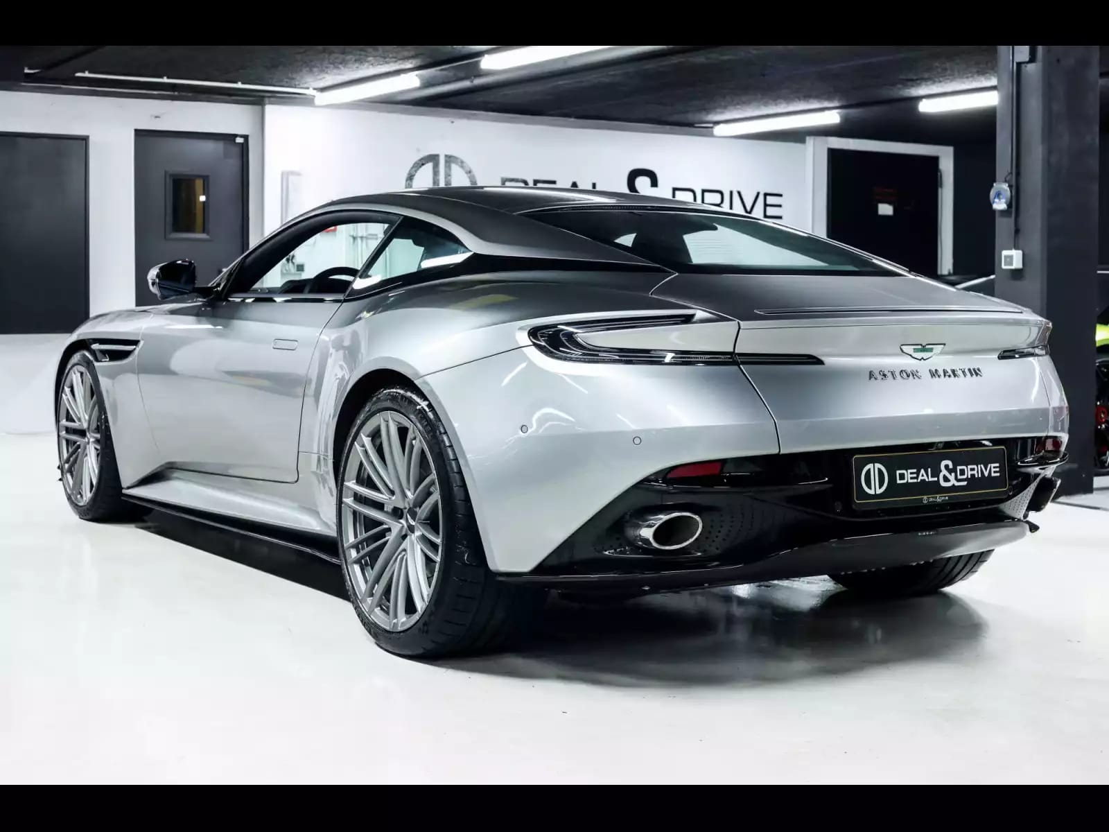Aston Martin DB12 COUPE 4.0 V8 BITURBO - Photo 1