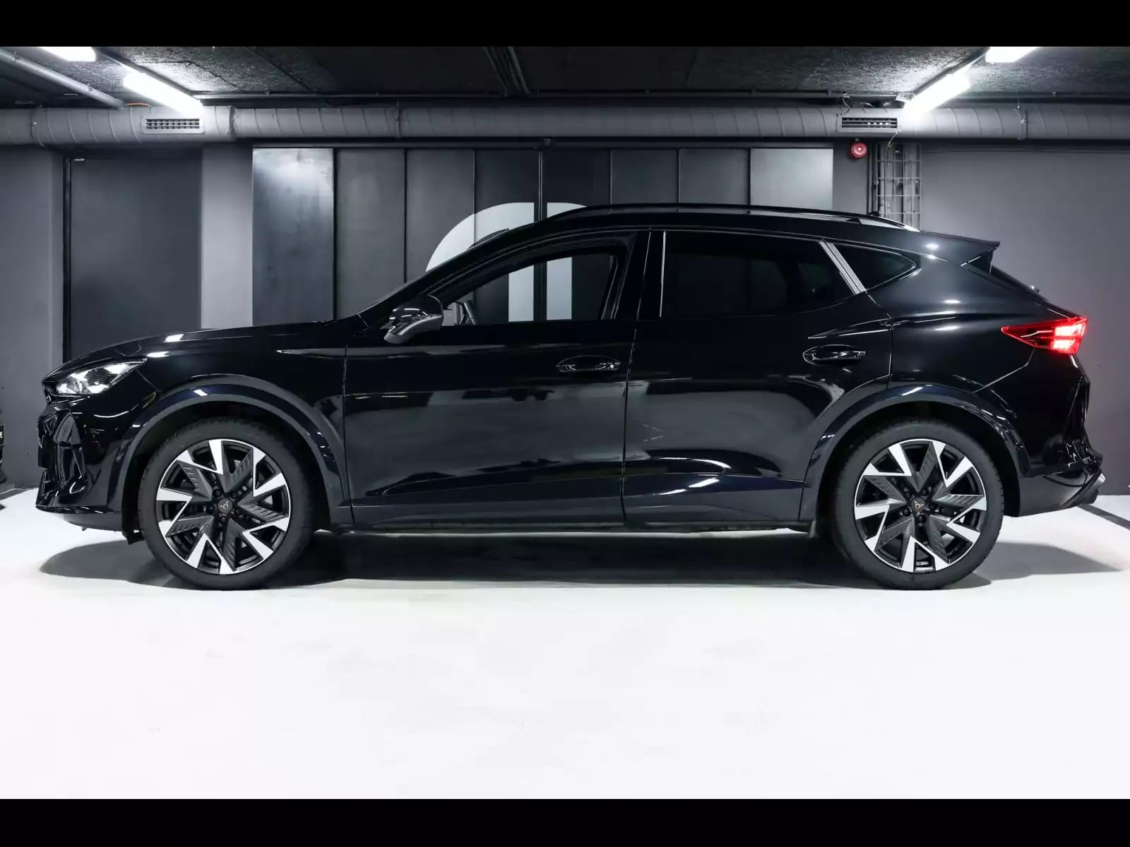 Cupra Formentor VZ 2.0 TSI 333 DSG7 4DRIVE (FACELIFT) – MIDNIGHT BLACK - Photo 1