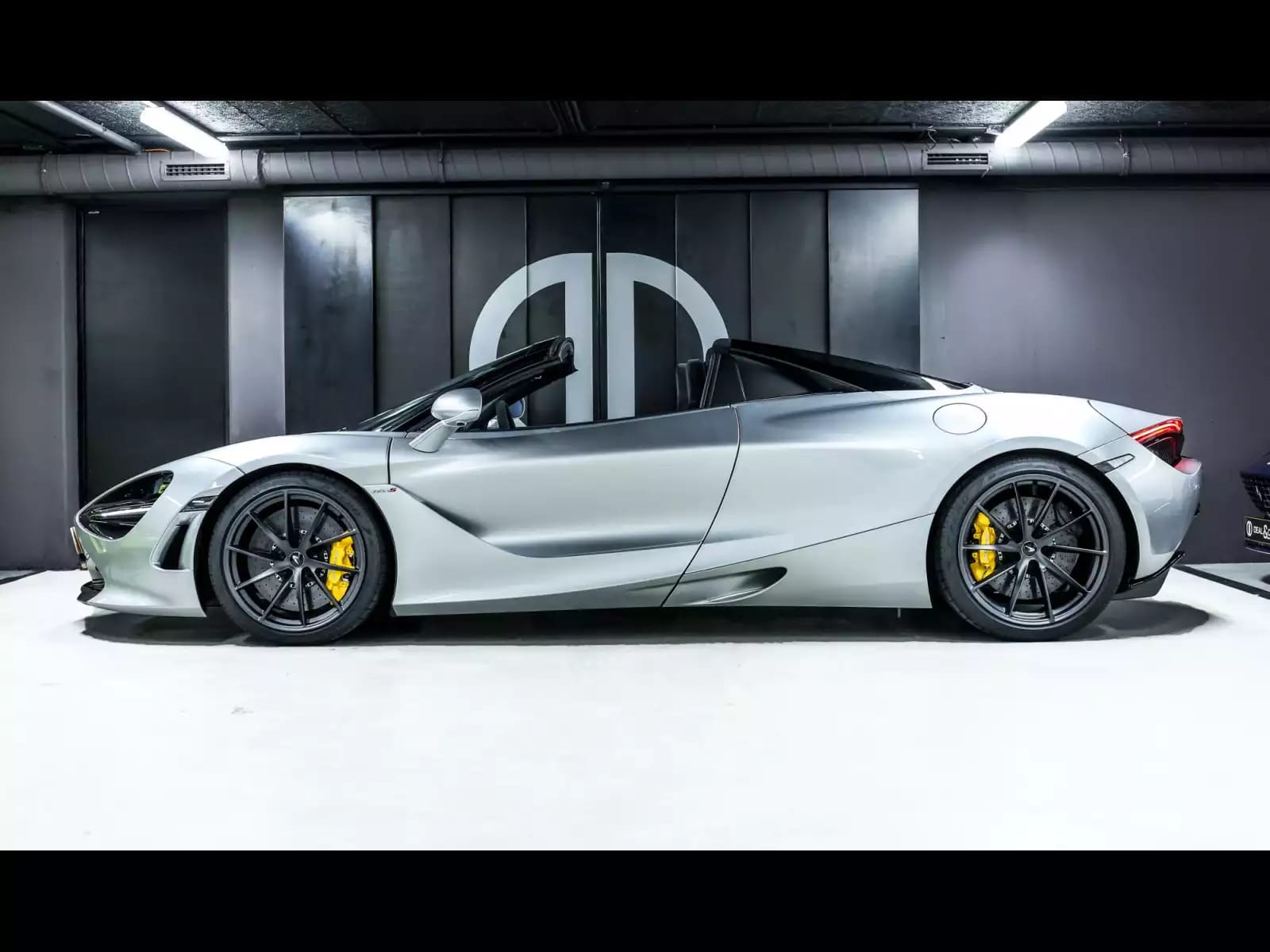 McLaren 720S SPIDER 4.0 V8 720 – PACK STEALTH - Photo 1