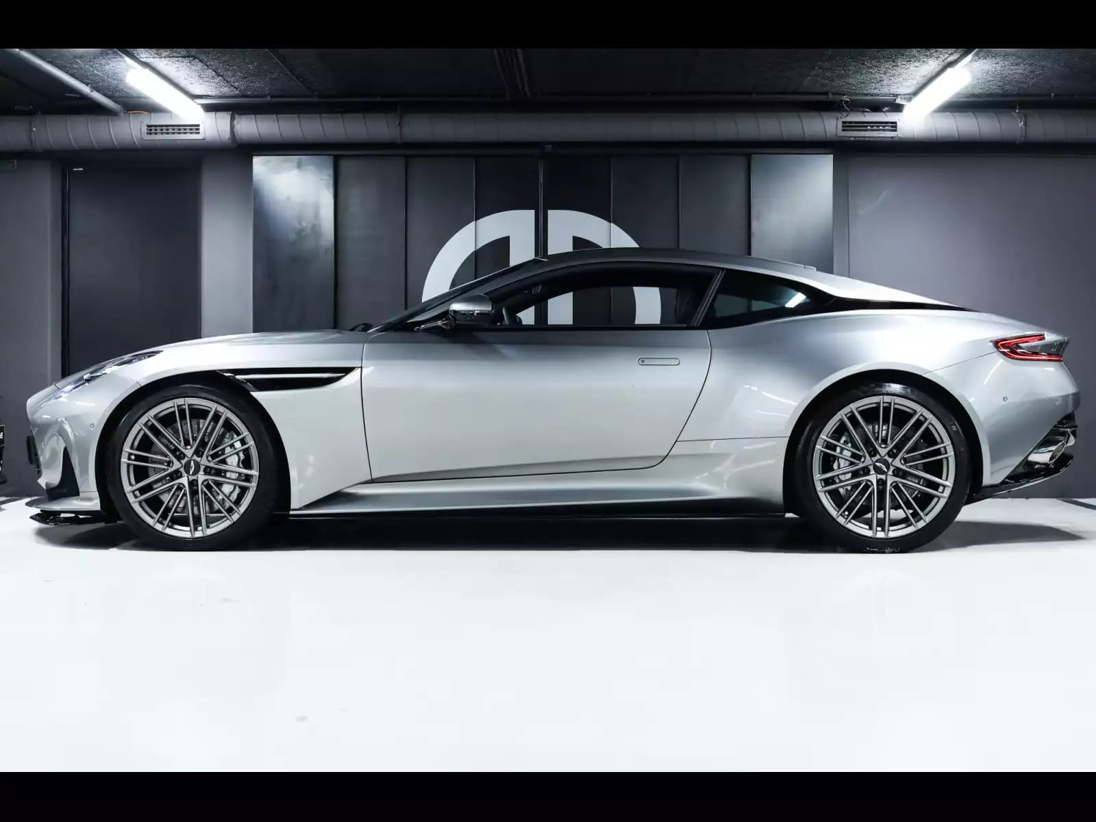 Aston Martin DB12 COUPE 4.0 V8 BITURBO - Photo 1