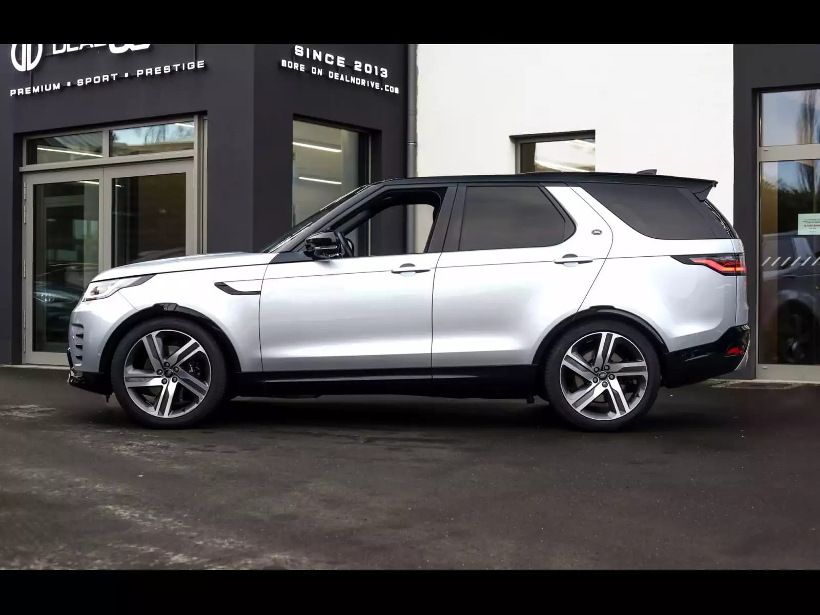 Land Rover Discovery 3.0 D300 MHEV METROPOLITAN EDITION AWD - Photo 1