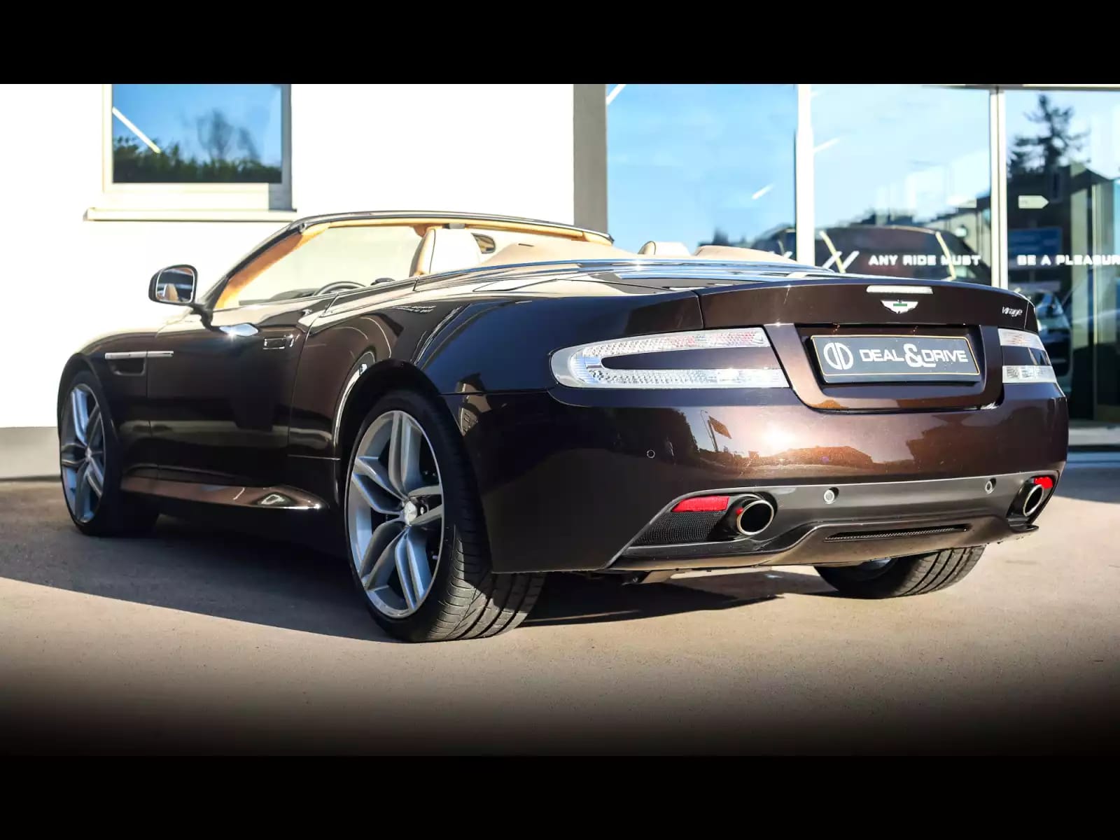 Aston Martin Virage VOLANTE 6.0 V12 TOUCHTRONIC II – MARRON BLACK - Photo 1