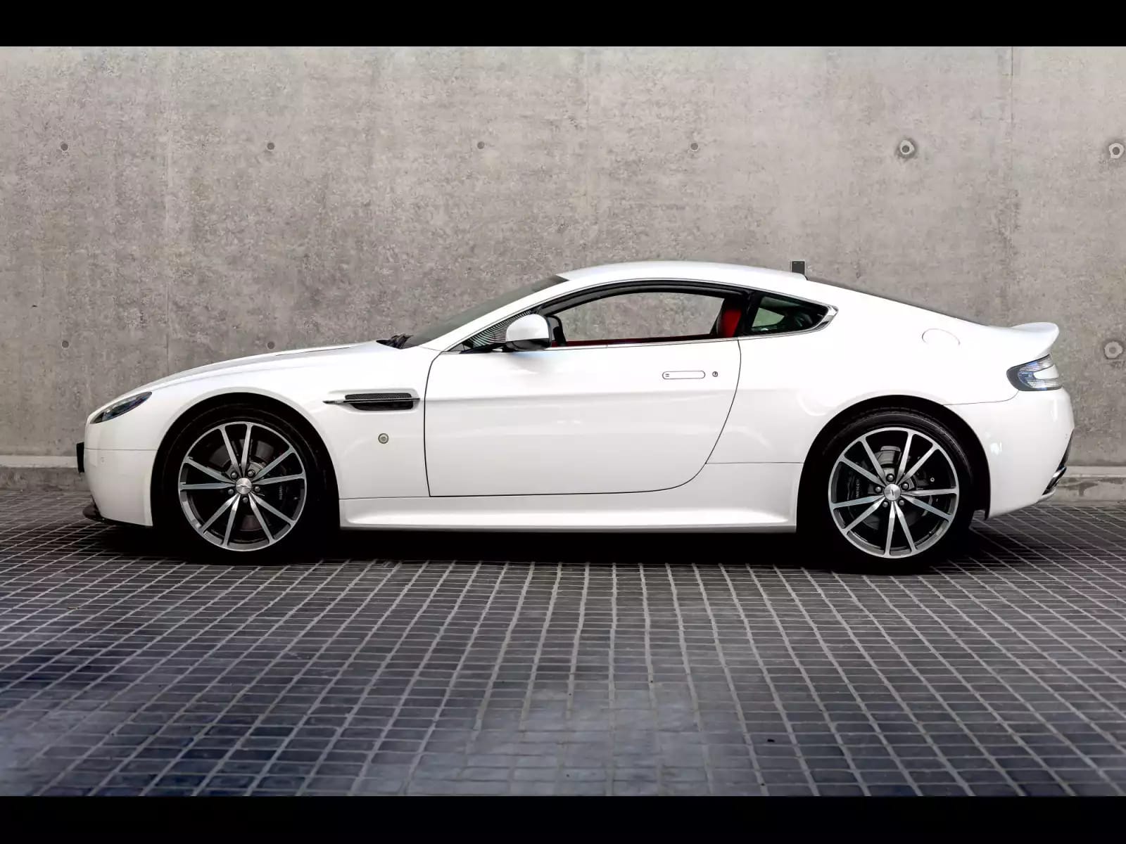 Aston Martin V8 Vantage S COUPE SPORTSHIFT II - Photo 1