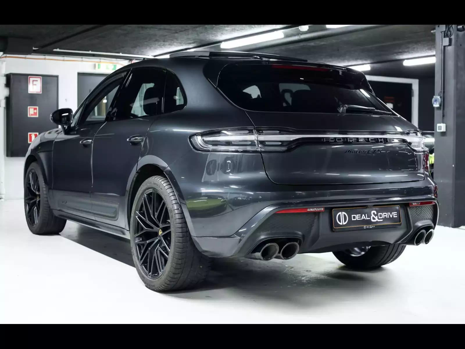 Porsche Macan III GTS PDK – VOLCANO GREY - Photo 1